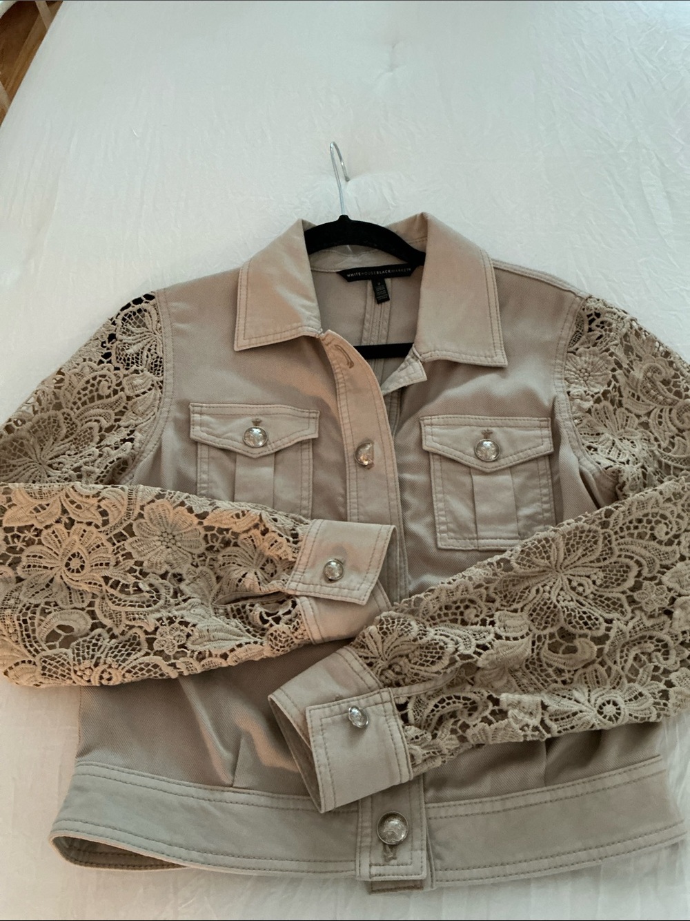 WHITE HOUSE BLACK MARKET Beige JACKET CROCKET Sleeves, Silver Buttons.Size 2